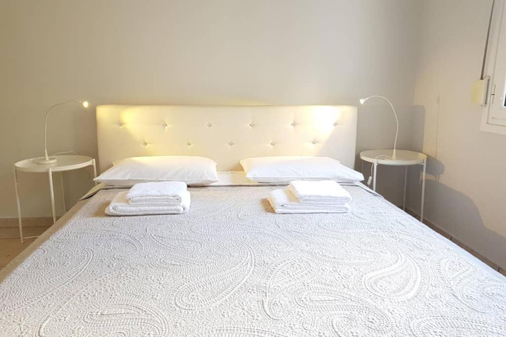 A Great Stay At A Comfortable Large Apartment เอเธนส์ ภายนอก รูปภาพ