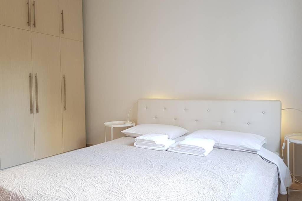 A Great Stay At A Comfortable Large Apartment เอเธนส์ ภายนอก รูปภาพ