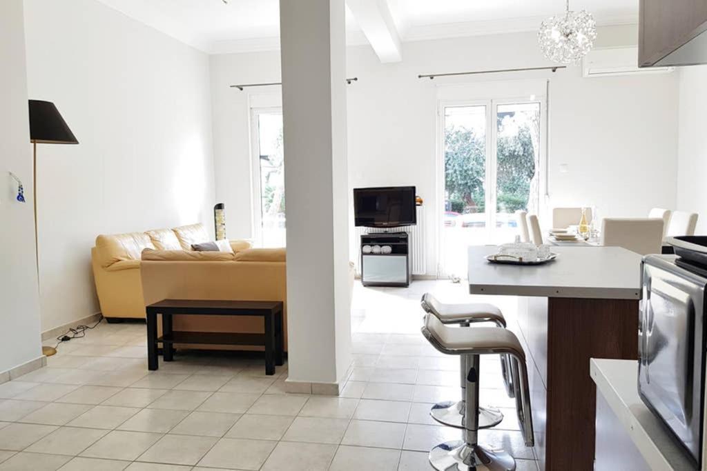 A Great Stay At A Comfortable Large Apartment เอเธนส์ ภายนอก รูปภาพ
